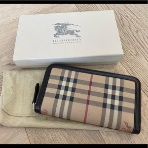 Burberry Long Zip Wallet